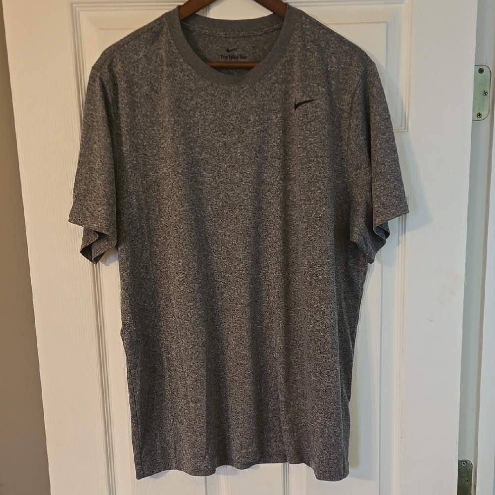 Nike Men's Gray T-Shirt